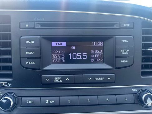 Used 2018 Hyundai Elantra SE FWD image 11