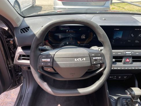 Used 2025 Kia K4 LXS image 27
