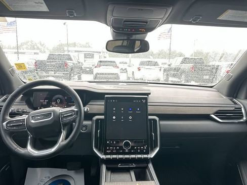 Used 2024 GMC Acadia Denali FWD image 10