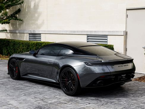 Used 2024 Aston Martin DB12 image 40