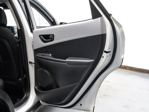 Used 2021 Hyundai Kona SE image 49