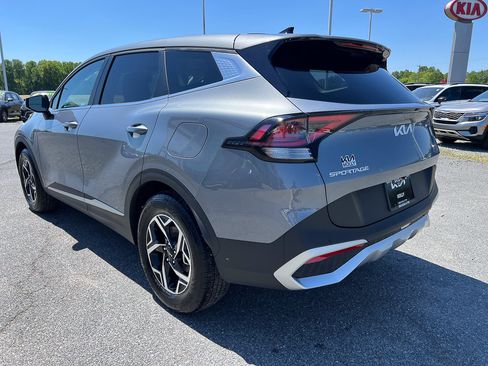 Used 2025 Kia Sportage LX FWD image 3