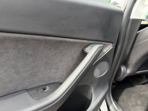 Used 2021 Tesla Model Y Performance image 35