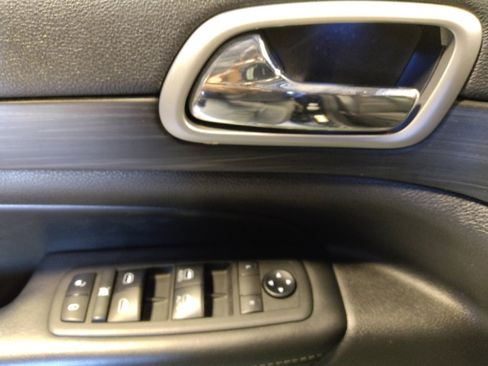 Used 2019 Jeep Grand Cherokee Laredo w/ Laredo X Package image 27