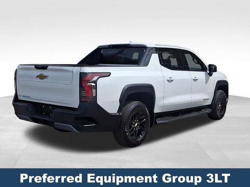 Used 2025 Chevrolet Silverado EV LT image 7