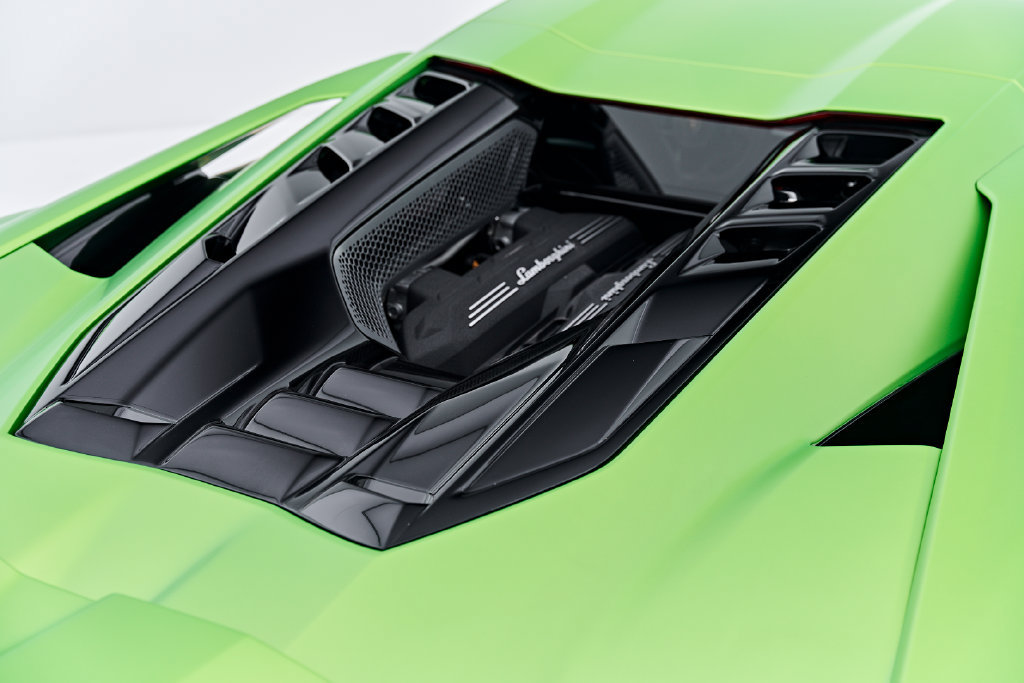 Used 2024 Lamborghini Revuelto AWD/4WD image 32