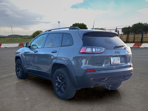 Used 2019 Jeep Cherokee Latitude AWD/4WD image 4