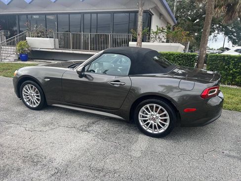 Used 2017 FIAT 124 Spider Classica image 4