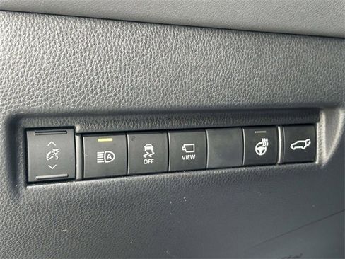 Used 2024 Toyota Venza Limited image 31