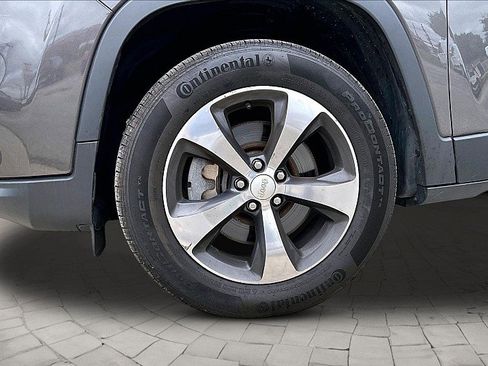 Used 2019 Jeep Cherokee Limited AWD/4WD image 7