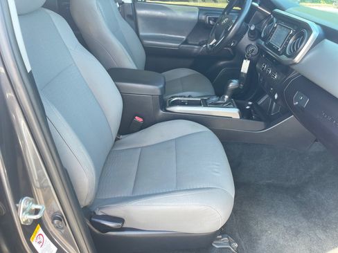 Used 2017 Toyota Tacoma SR5 w/ Tow Package RWD image 19