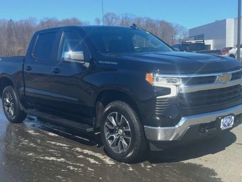 Used 2022 Chevrolet Silverado 1500 LT AWD/4WD image 2