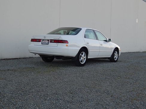 Used 1998 Toyota Camry LE image 5