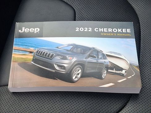 Certified 2022 Jeep Cherokee Latitude Lux image 25