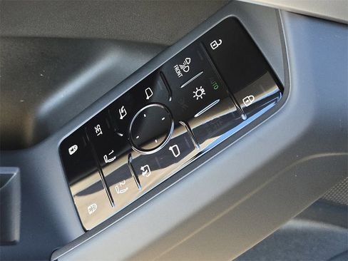 New 2025 Audi SQ5 Prestige image 29