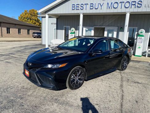 Used 2023 Toyota Camry SE image 3