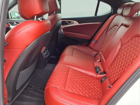 Used 2022 Genesis G70 3.3T Launch Edition RWD image 11