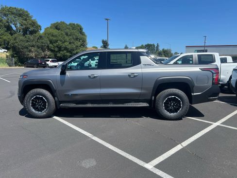 New 2026 Chevrolet Silverado EV Trail Boss w/ Premium Package AWD/4WD image 8