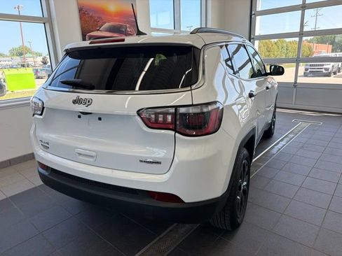Used 2024 Jeep Compass Latitude AWD/4WD image 5