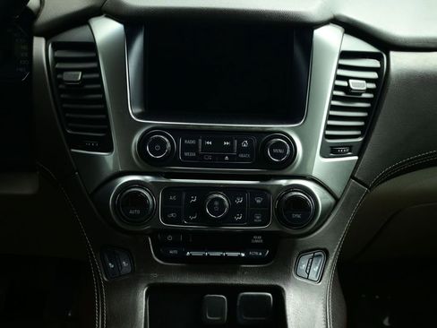 Used 2018 Chevrolet Suburban LT image 37