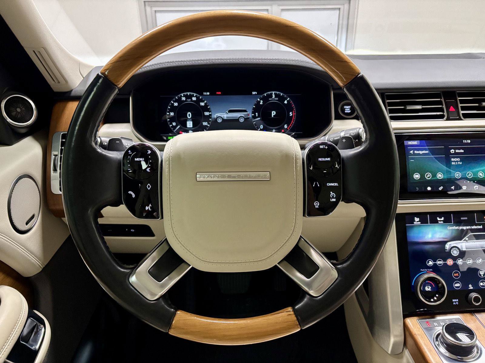 Used 2018 Land Rover Range Rover HSE AWD/4WD image 26