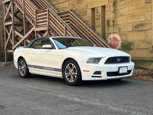 Used 2013 Ford Mustang Premium image 2