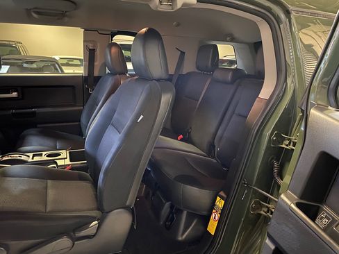 Used 2014 Toyota FJ Cruiser 4WD w/ Convenience Package image 17