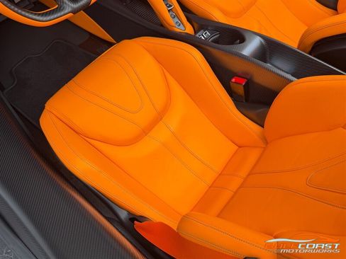 Used 2022 McLaren 765LT RWD image 27