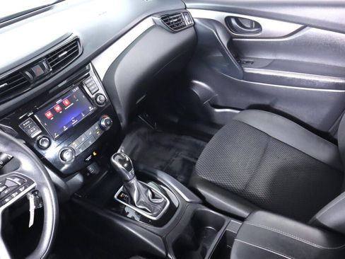 Used 2021 Nissan Rogue Sport S image 29