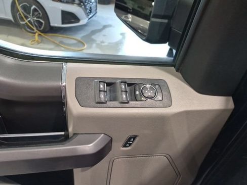 Used 2019 Ford F150 XLT w/ Equipment Group 302A Luxury AWD/4WD image 11