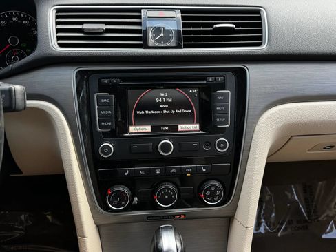 Used 2014 Volkswagen Passat 1.8T SE FWD image 20