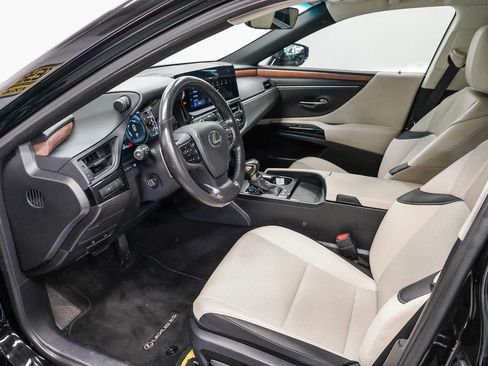 Used 2024 Lexus ES 300h w/ Premium Package FWD image 18