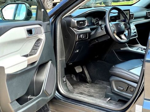 Used 2024 Ford Explorer XLT w/ Equipment Group 202A image 8