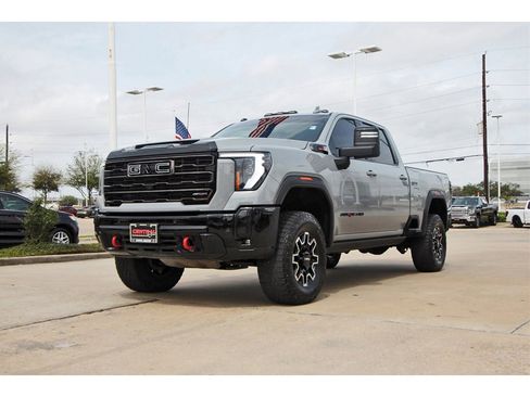 Used 2025 GMC Sierra 2500 AT4X image 2