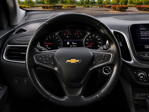 Used 2020 Chevrolet Equinox Premier FWD image 17