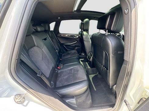 Used 2018 Porsche Macan AWD/4WD image 28