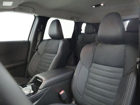 New 2025 Mitsubishi Outlander SE image 4