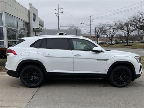 New 2026 Volkswagen Atlas Cross Sport SE image 3