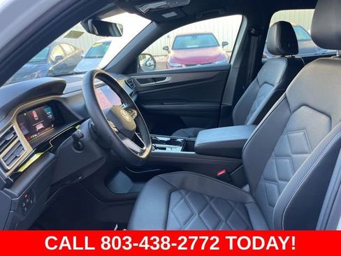 Used 2024 Volkswagen Atlas Cross Sport SE FWD image 7