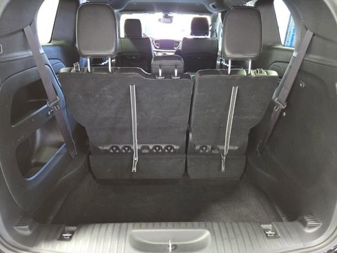 Used 2025 Chrysler Pacifica Select FWD image 34
