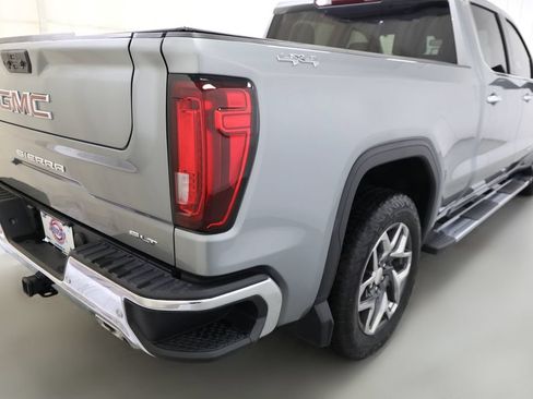 Used 2024 GMC Sierra 1500 SLT w/ SLT Premium Package AWD/4WD image 17
