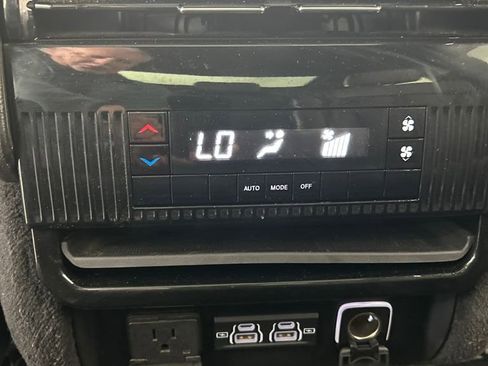 Used 2022 Jeep Wagoneer Series II w/ Premium Group I image 18