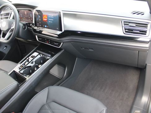 Certified 2024 Volkswagen Atlas Cross Sport SE image 26