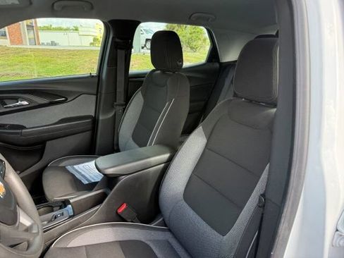 Used 2023 Chevrolet TrailBlazer LS FWD image 12