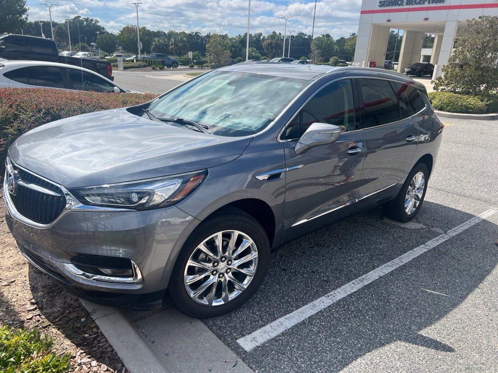 Used 2020 Buick Enclave Essence w/ Sound and Sites Package FWD image 4