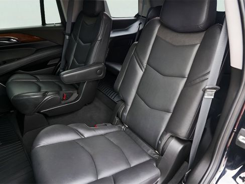 Used 2019 Cadillac Escalade Luxury image 29