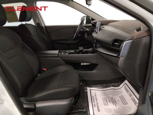 Used 2023 Nissan Rogue S image 37