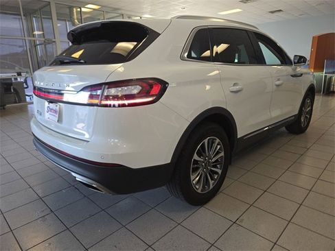 Used 2022 Lincoln Nautilus FWD w/ Premium Package image 8