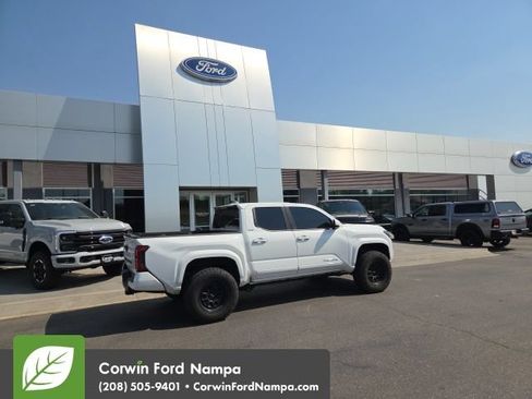 Used 2025 Toyota Tacoma SR5 AWD/4WD image 8