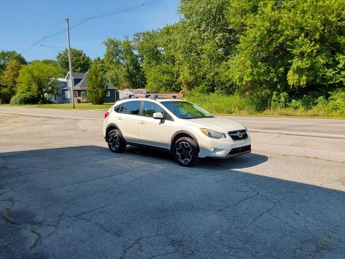 Used 2014 Subaru Crosstrek 2.0i Premium w/ Moonroof Package AWD/4WD image 2